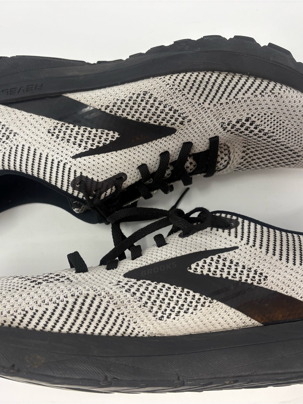 Brooks Revel 5 Womens Size 10 Black White Athletic Running Shoes Comfort Gym